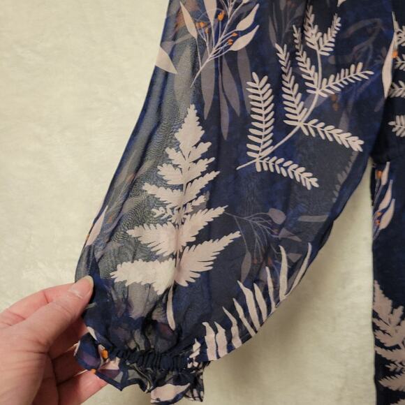 DVF Silk Floral Blouse Business Casual Vacation Resort Feminine Modest Size 6 - Picture 4 of 9